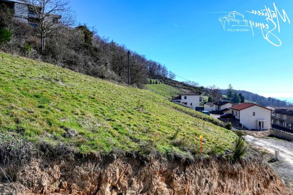 Opportunité d’investissement : Terrain constructible, au calme, facilement accessible et idéal pour concrétiser votre projet