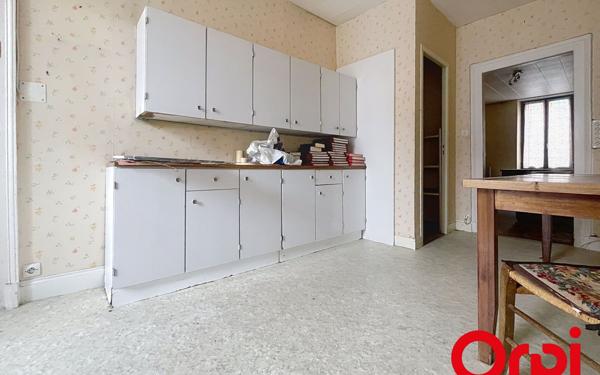 Immeuble à vendre    5 pièces •  Montluçon