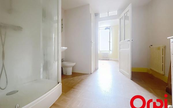 Immeuble à vendre    5 pièces •  Montluçon