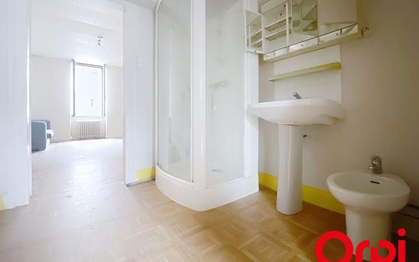 Immeuble à vendre    5 pièces •  Montluçon