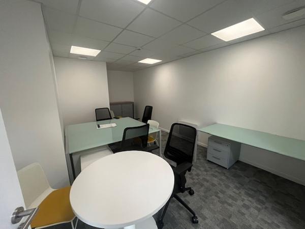 BUREAUX 570 M² A LOUER BREST KERGONAN