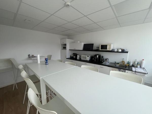 BUREAUX 570 M² A LOUER BREST KERGONAN