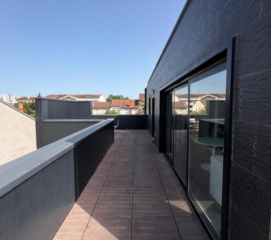 Immeuble de bureaux à vendre à Bordeaux avec terrasses et parking sécurisé