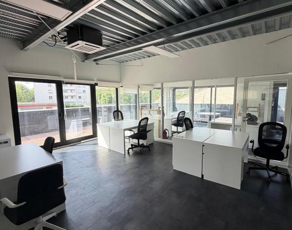 Immeuble de bureaux à vendre à Bordeaux avec terrasses et parking sécurisé