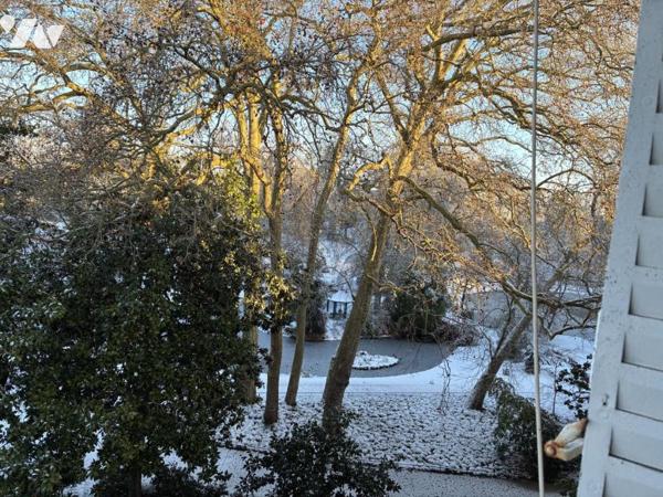 NANTES, à une minute de la gare Nord. Beau T5 de 151,54 m² avec ascenseur et caves. Libre à la Vente