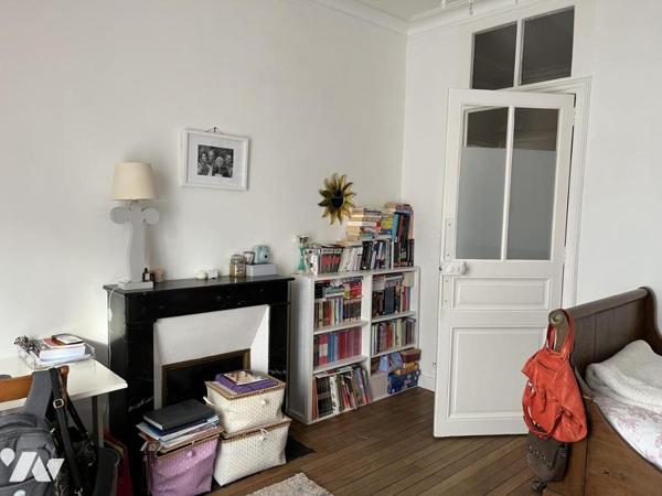 NANTES, à une minute de la gare Nord. Beau T5 de 151,54 m² avec ascenseur et caves. Libre à la Vente