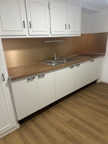 AGREABLE MAISON CENTRE DE CHATELLERAULT AVEC COUR