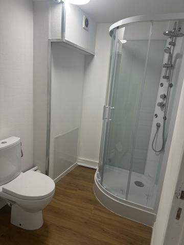 AGREABLE MAISON CENTRE DE CHATELLERAULT AVEC COUR