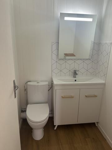 AGREABLE MAISON CENTRE DE CHATELLERAULT AVEC COUR