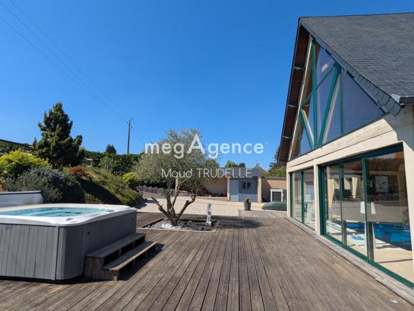 Maison à LA CHARTRE-SUR-LE-LOIR, 72340 - 11 pièces 458m²