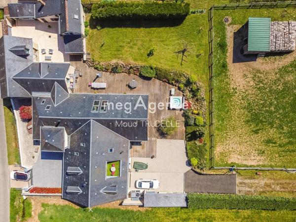 Maison à LA CHARTRE-SUR-LE-LOIR, 72340 - 11 pièces 458m²