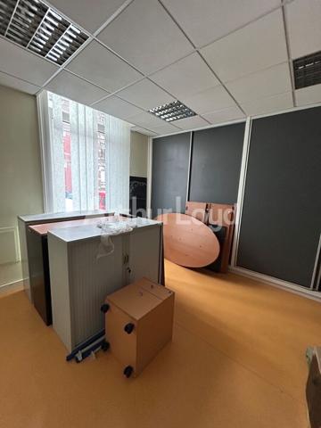 Immeuble de bureaux à vendre à Cambrai proche gare avec cour intérieure