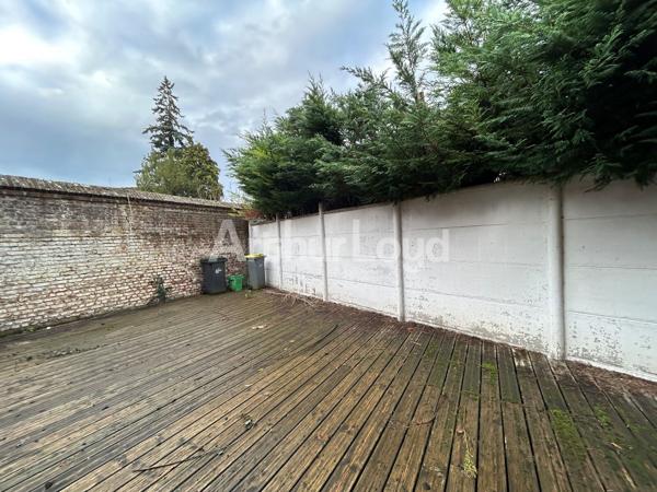 Immeuble de bureaux à vendre à Cambrai proche gare avec cour intérieure