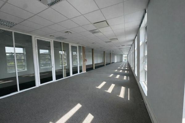 TOURS SUD DEUX LIONS BUREAUX A LOUER DE 347 M² ET 8 PARKINGS IMMEUBLE HQE