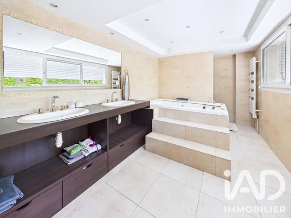 Maison à vendre 6 pièces 233,88 m² Sceaux
