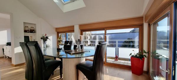 APPARTEMENT MAISON GARAGE ET COUR PRIVEE :