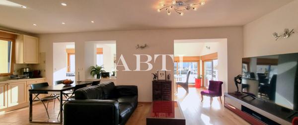 APPARTEMENT MAISON GARAGE ET COUR PRIVEE :