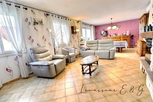 BALAGNY SUR THERAIN - Pavillon 3 chambres et bureau avec garage sur 520m² de terrain