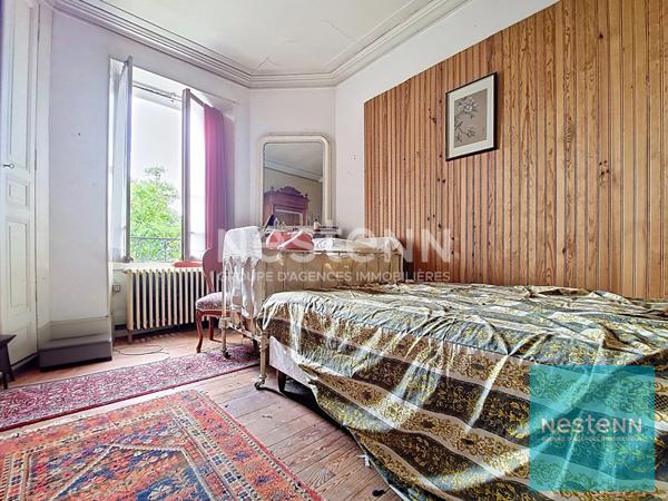 Maison bourgeoise édifiée sur un terrain de 2100 m² environ à Montereau Fault Yonne