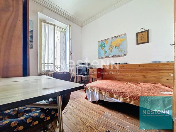 Maison bourgeoise édifiée sur un terrain de 2100 m² environ à Montereau Fault Yonne