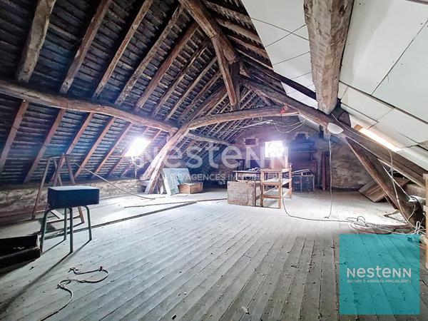 Maison bourgeoise édifiée sur un terrain de 2100 m² environ à Montereau Fault Yonne