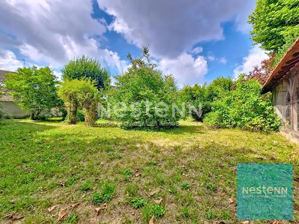 Maison bourgeoise édifiée sur un terrain de 2100 m² environ à Montereau Fault Yonne