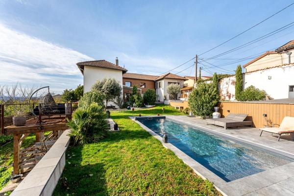 Jolie maison de 200m² habitables avec un beau jardin clos et arboré + garage et sous-sol