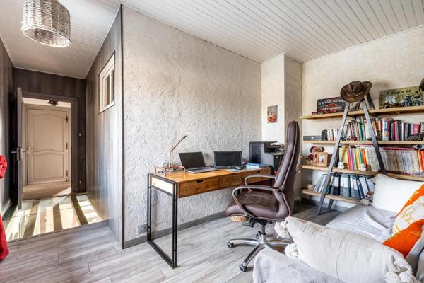 Jolie maison de 200m² habitables avec un beau jardin clos et arboré + garage et sous-sol