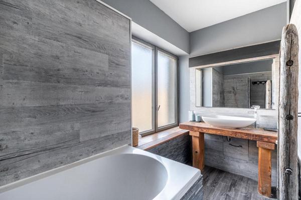 Jolie maison de 200m² habitables avec un beau jardin clos et arboré + garage et sous-sol