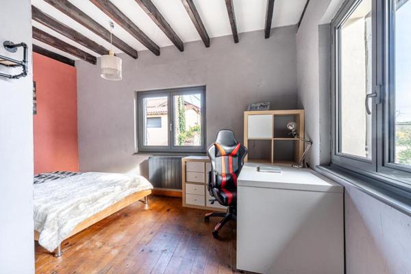 Jolie maison de 200m² habitables avec un beau jardin clos et arboré + garage et sous-sol