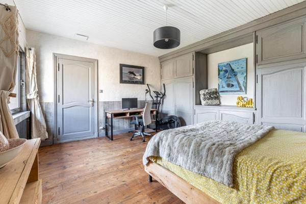 Jolie maison de 200m² habitables avec un beau jardin clos et arboré + garage et sous-sol