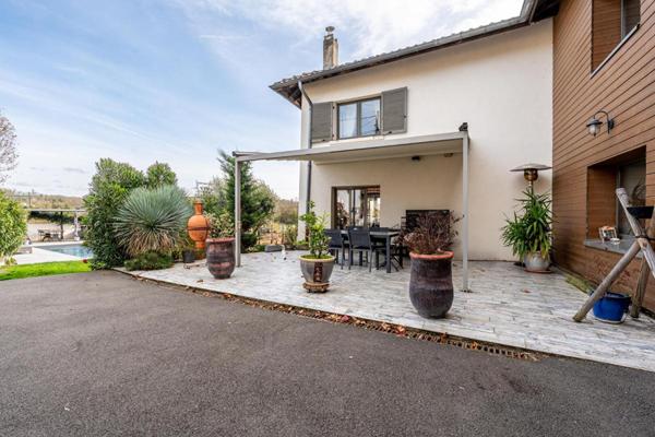 Jolie maison de 200m² habitables avec un beau jardin clos et arboré + garage et sous-sol