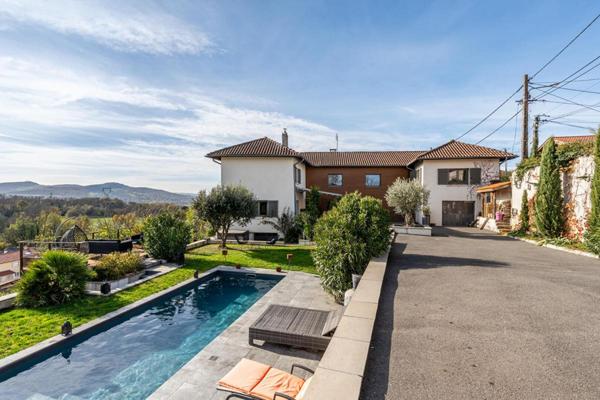 Jolie maison de 200m² habitables avec un beau jardin clos et arboré + garage et sous-sol