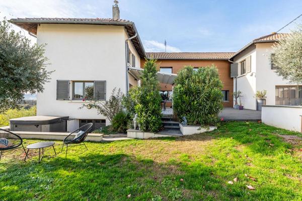 Jolie maison de 200m² habitables avec un beau jardin clos et arboré + garage et sous-sol