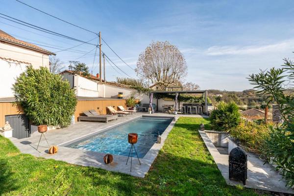 Jolie maison de 200m² habitables avec un beau jardin clos et arboré + garage et sous-sol