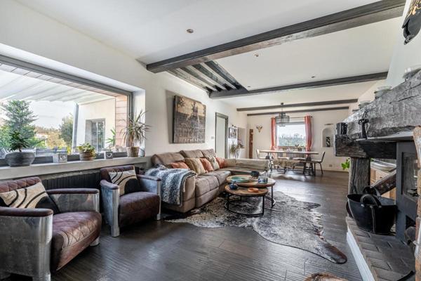 Jolie maison de 200m² habitables avec un beau jardin clos et arboré + garage et sous-sol