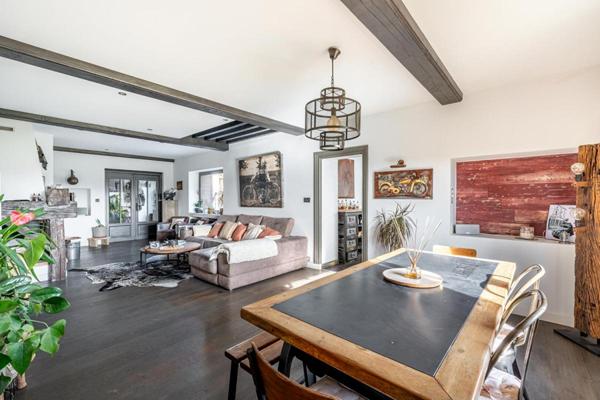 Jolie maison de 200m² habitables avec un beau jardin clos et arboré + garage et sous-sol