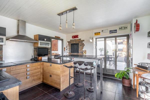 Jolie maison de 200m² habitables avec un beau jardin clos et arboré + garage et sous-sol