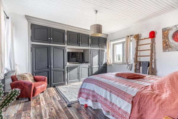 Jolie maison de 200m² habitables avec un beau jardin clos et arboré + garage et sous-sol