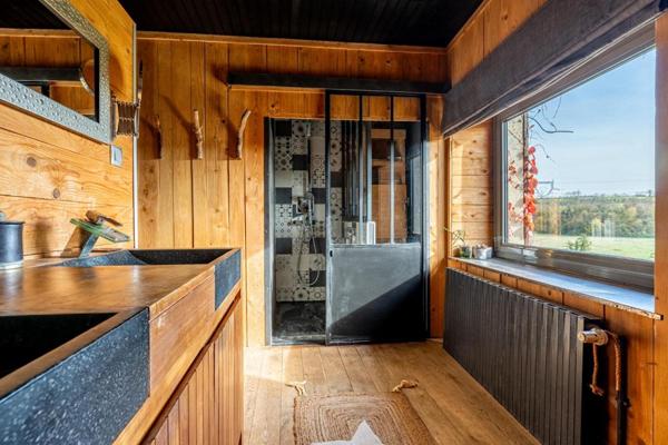 Jolie maison de 200m² habitables avec un beau jardin clos et arboré + garage et sous-sol