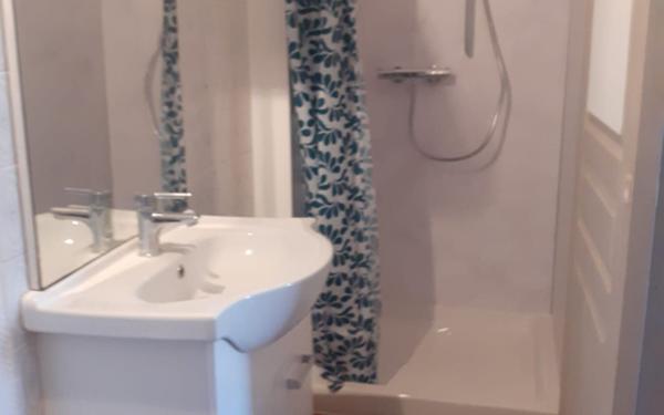 Appartement à louer    1 pièce •  Villeneuve-de-Berg