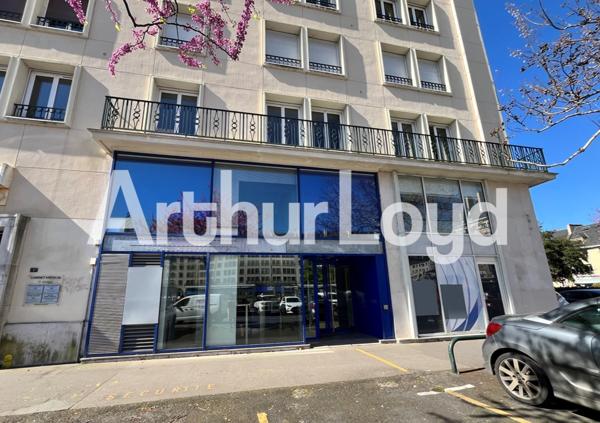 Local professionnel hyper centre - À Louer - Caen