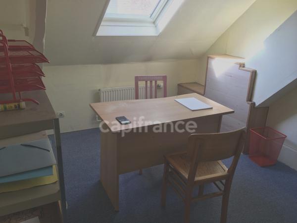 Local/bureau à louer ROUBAIX (59) Bureau 9 m²- Hôtel de ville- ZFU QPPV (3ème étage)