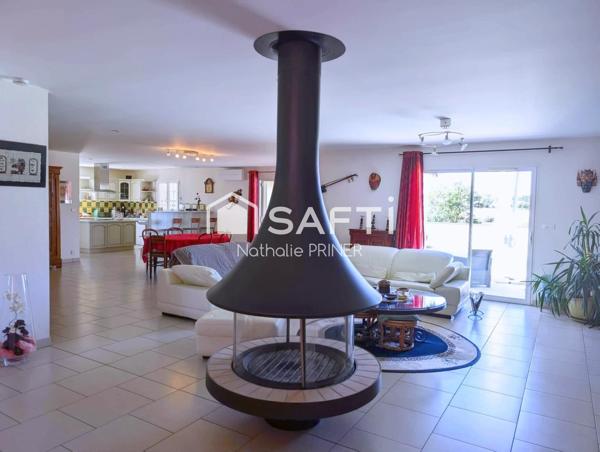Spacieuse maison de plain-pied avec piscine