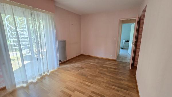 maison familiale lumineuse avec jardin et garage