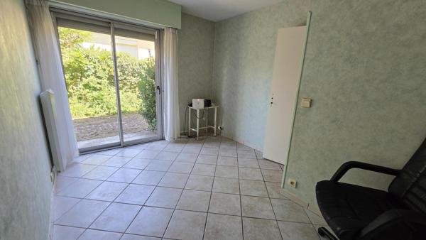 maison familiale lumineuse avec jardin et garage