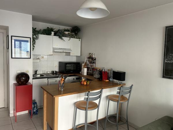 T2 loué avec garage et véranda 13006