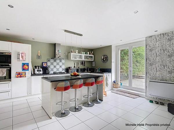 Maison 7 pièce(s) 235 m2  4/5 chambres grand espace parental terrain de  plus de 800m2