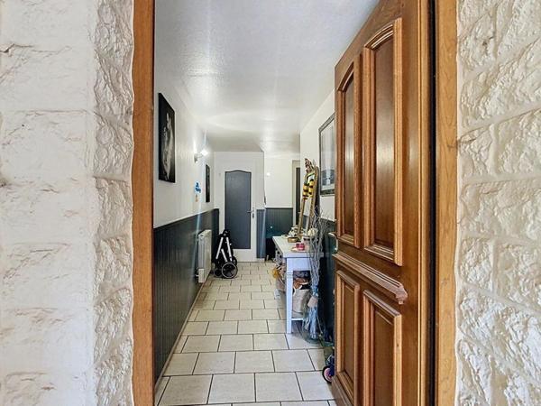 Maison 7 pièce(s) 235 m2  4/5 chambres grand espace parental terrain de  plus de 800m2