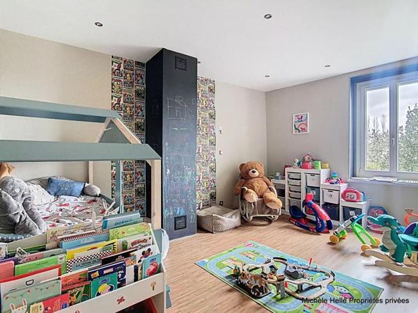 Maison 7 pièce(s) 235 m2  4/5 chambres grand espace parental terrain de  plus de 800m2